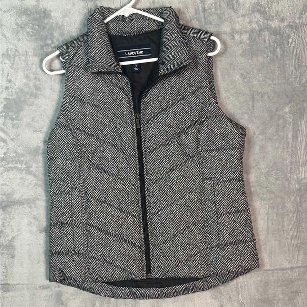 Lands’ End Black White Chevron Down Filled Puffer Vest Women Size Small 6-8